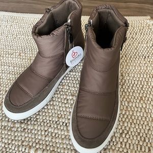 NWT Blondo Samarie Waterproof Quilted Platform Boot